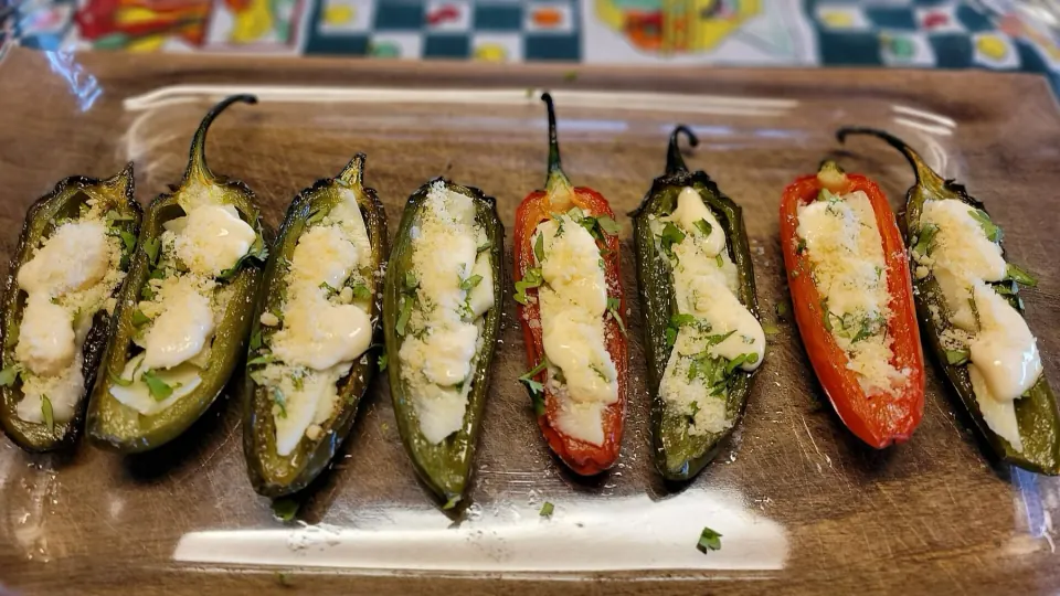 Peynir dolgulu jalapeno biberler